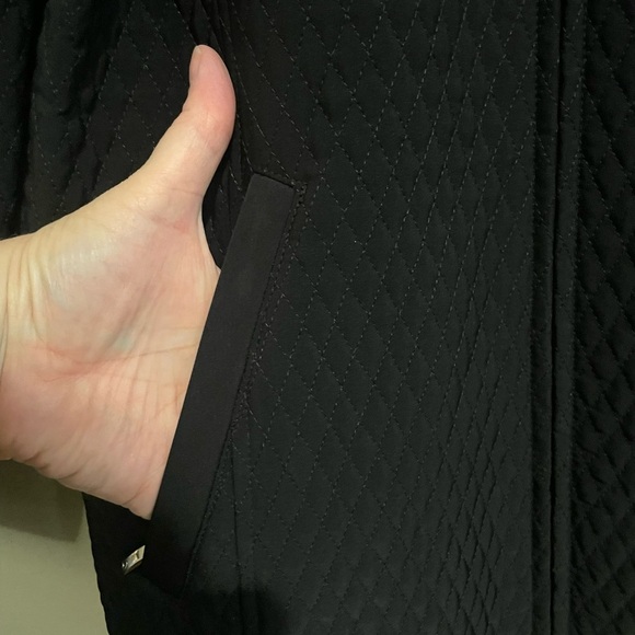 NWT Liz Claiborne Black Quilted Coat. Size Large - Picture 2 of 7